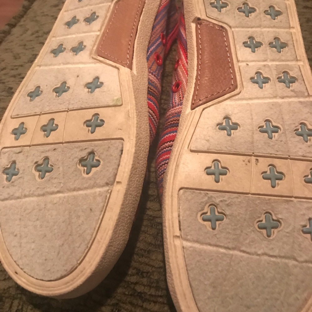 TOMS - Picture 4 of 4